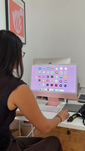 Cuando por fin terminas el shooting, guardas la cámara con una sonrisa… y recuerdas que ahora tienes 23.853.476 fotos esperando ser editadas.

La felicidad dura lo que tarda en abrirse Photoshop 🙃

____

When you finally finish the shoot, put the camera away with a smile… and then remember you have 23,853,476 photos waiting to be edited.

Happiness lasts exactly as long as it takes to open Photoshop 🙃