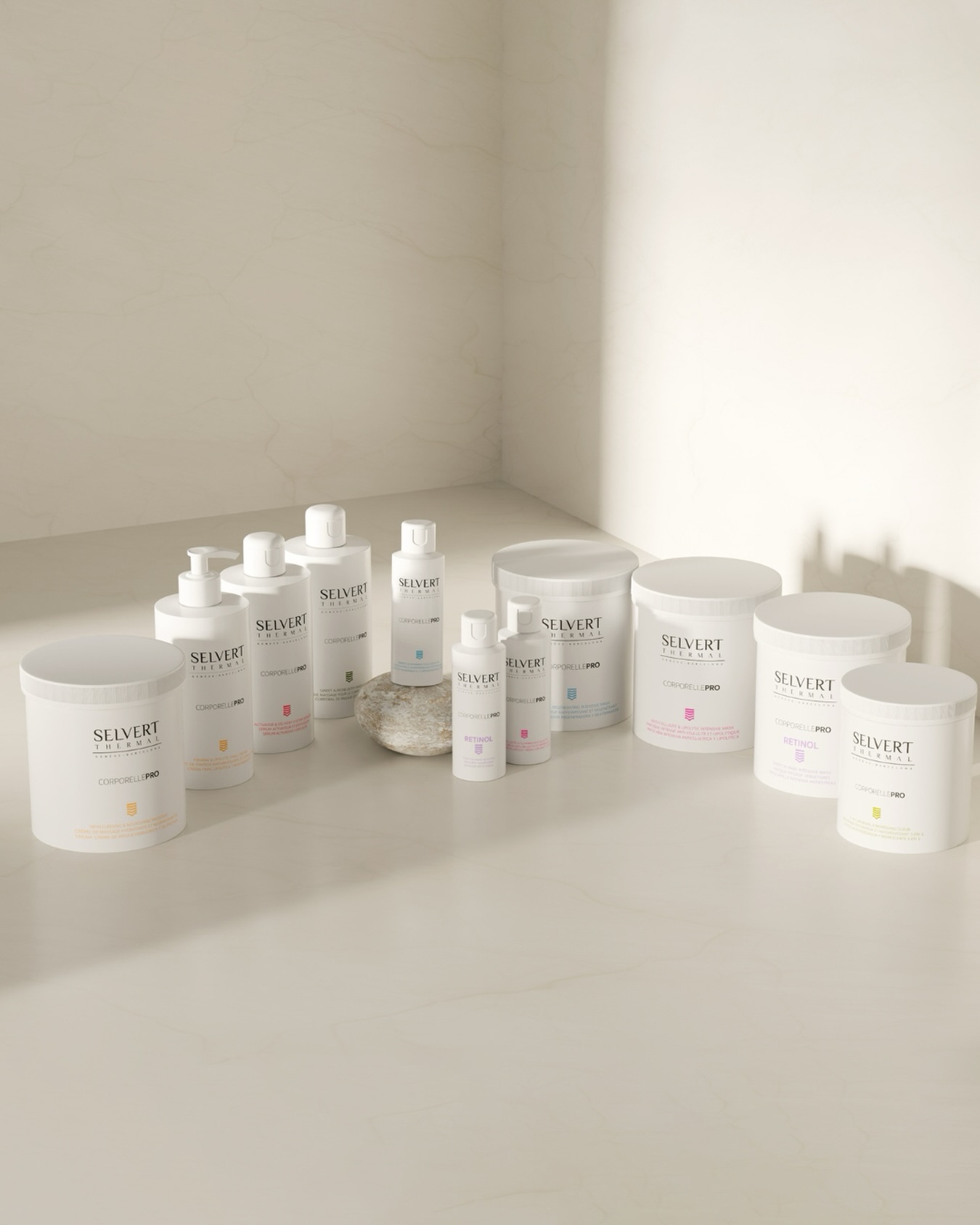 Selvert Thermal amplía su catálogo Corporelle ✨ con una innovadora línea corporal con Retinol, desarrollada desde un enfoque médico-estético para cuidar y transformar la piel afectada por estrías, mejorar la elasticidad y unificar el tono 🤍

La gama incorpora tratamientos intensivos y activos de eficacia clínica como el retinol y el bakuchiol, junto con soluciones profesionales que potencian la regeneración cutánea, la firmeza y la luminosidad de la piel 💫

Un lanzamiento que eleva el cuidado corporal y refuerza la apuesta de Selvert Thermal por la ciencia, la innovación y los resultados visibles 🚀

____

Selvert Thermal expands its Corporelle catalogue ✨ with an innovative body line featuring Retinol, developed from a medical-aesthetic approach to care for and transform skin affected by stretch marks, improve elasticity and even skin tone 🤍

The range includes intensive treatments and clinically proven active ingredients such as retinol and bakuchiol, along with professional solutions that enhance skin regeneration, firmness and radiance 💫

A launch that elevates body care and reinforces Selvert Thermal’s commitment to science, innovation and visible results 🚀