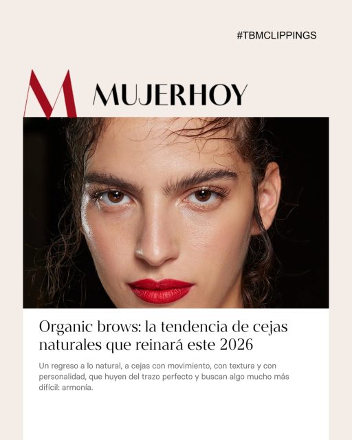 @mujerhoy pone el foco en las organic brows como la dirección que tomará la ceja en 2026 ✨: forma propia, textura visible y fijación ligera que acompaña el crecimiento natural.

En este contexto, el Clear Brow Gel de @anastasiabeverlyhills responde a una demanda concreta del consumidor actual 💛: definir sin endurecer, ordenar sin perder autenticidad. La fórmula disciplina el pelo, mantiene la flexibilidad y aporta duración durante todo el día.

La conversación deja atrás la ceja rígida o excesivamente dibujada y prioriza acabado limpio, volumen y estructura 🌿. La tendencia apuesta por potenciar lo que ya existe y elevarlo.

_______

@mujerhoy highlights organic brows as the direction shaping brows in 2026 ✨: natural shape, visible texture and lightweight hold that supports natural growth.

Within this context, Clear Brow Gel from Anastasia Beverly Hills responds to a precise consumer demand 💛: define without stiffness, groom without losing authenticity. The formula sets the hair, keeps flexibility and delivers all-day wear.

The conversation moves away from rigid or overly drawn brows and favours a clean finish, volume and structure 🌿. The trend focuses on enhancing what already exists and elevating it.