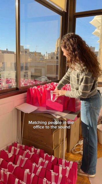 La banda sonora de nuestro éxito (y de nuestra creatividad diaria) 💖

 #BeautyIndustry #AgencyLife #thebeautymakers #tbm