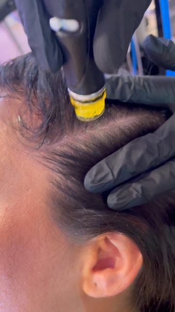 En el sector beauty, nos apasiona trabajar con marcas que elevan el estándar del cuidado personal. Un gran ejemplo es Hydrafacial Keravive, un tratamiento que traslada la filosofía del skincare al cuero cabelludo. 💧✨

Desde The Beauty Makers, nos encanta acompañar a @hydrafacial_es en la comunicación de este servicio: un protocolo que limpia, exfolia e hidrata en profundidad para que el cabello crezca más fuerte y sano. 🌿

___

In the beauty sector, we are passionate about working with brands that elevate the standard of self-care. A prime example is Hydrafacial Keravive—a treatment that brings the skincare philosophy to the scalp. 💧✨

At The Beauty Makers, we love supporting @hydrafacial_es in communicating this service: a protocol that deeply cleanses, exfoliates, and hydrates, ensuring hair grows stronger and healthier. 🌿

#TheBeautyMakers #HydrafacialEspaña #CuidadoCapilar #SaludCapilar #ComunicacionBeauty